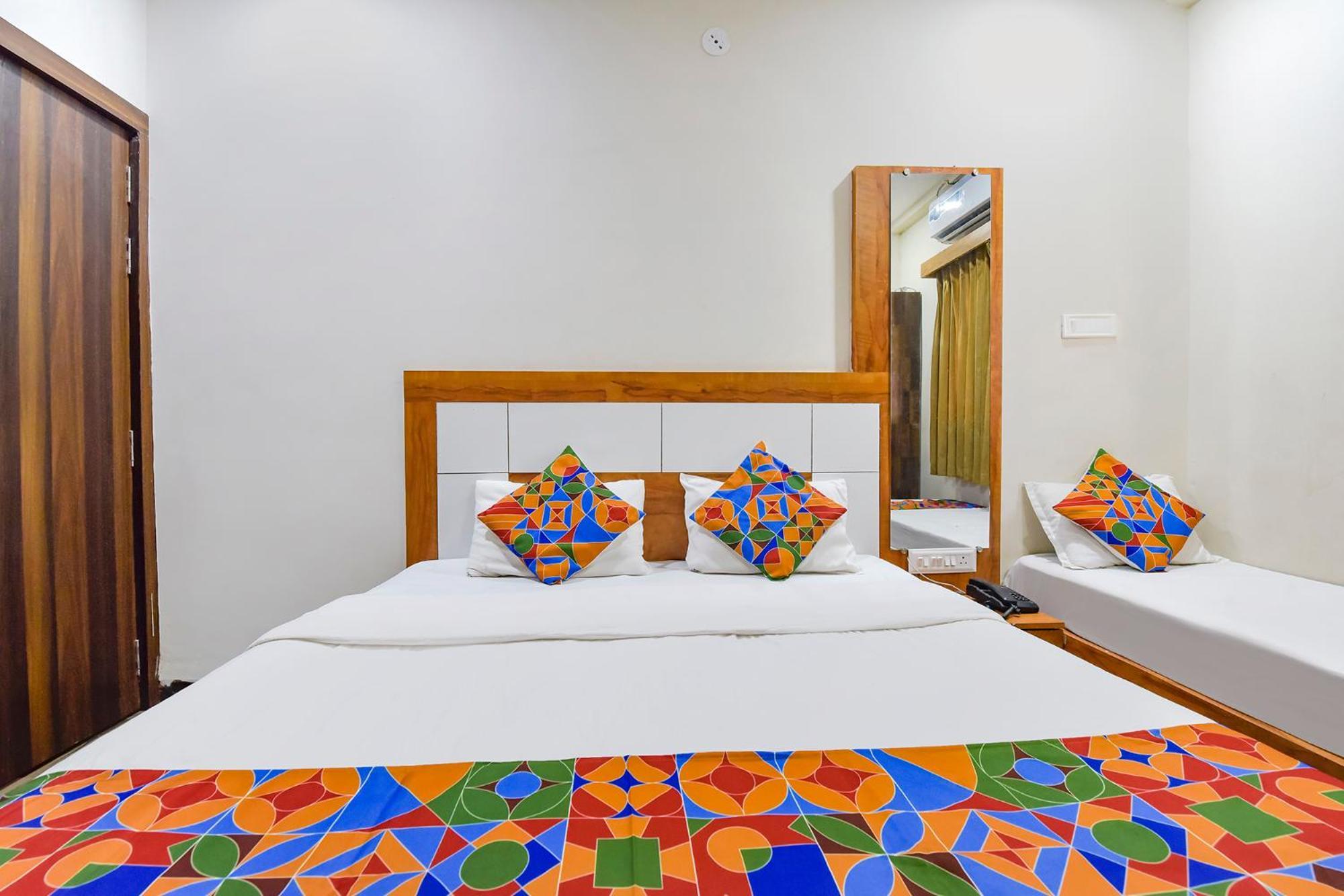Hotel Fabexpress Nishesh Tower Ujjain Exterior foto