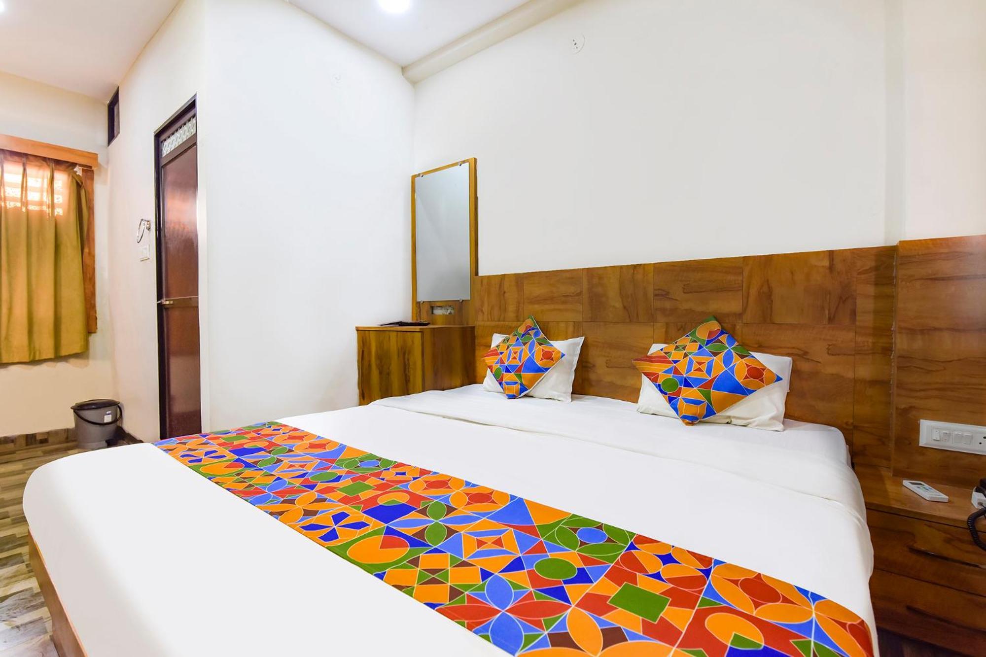 Hotel Fabexpress Nishesh Tower Ujjain Exterior foto