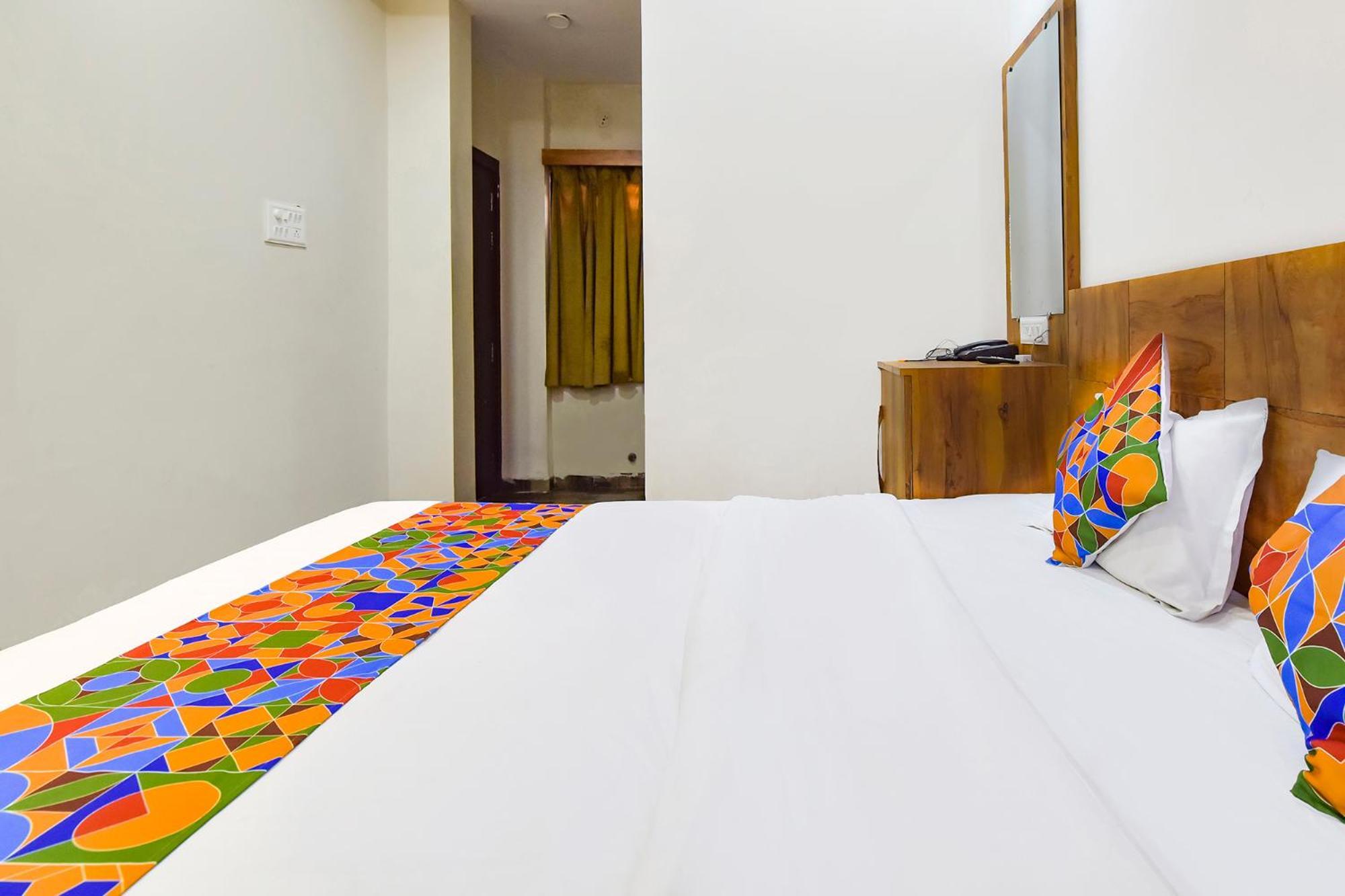 Hotel Fabexpress Nishesh Tower Ujjain Exterior foto
