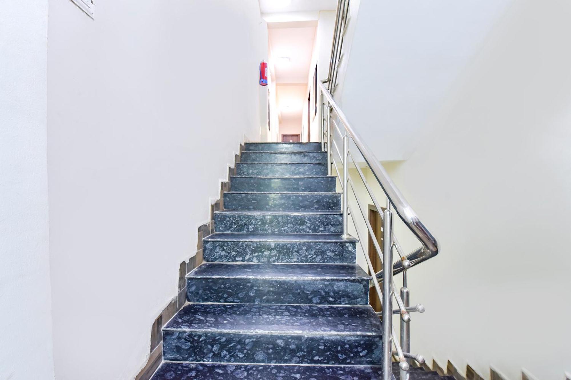 Hotel Fabexpress Nishesh Tower Ujjain Exterior foto